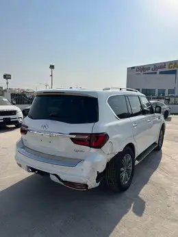 2023 INFINITI QX80 LUXE