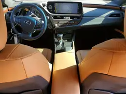 2022 LEXUS ES 300h