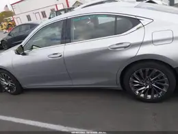 2024 LEXUS ES 300h Ultra luxury